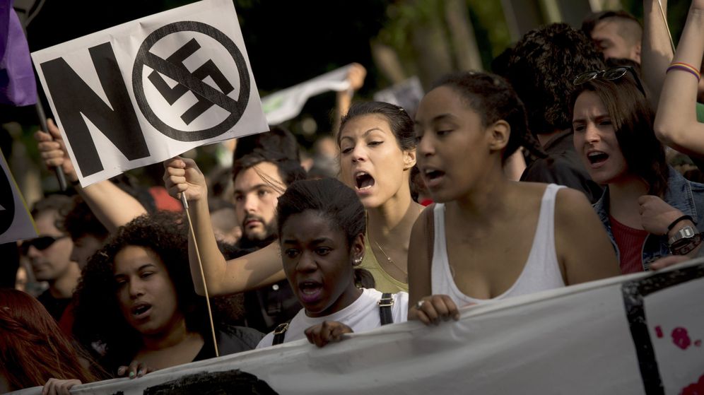 Foto: Manifestación contra el fascismo, el racismo, el machismo y toda forma de discriminación, en 2016. (EFE)