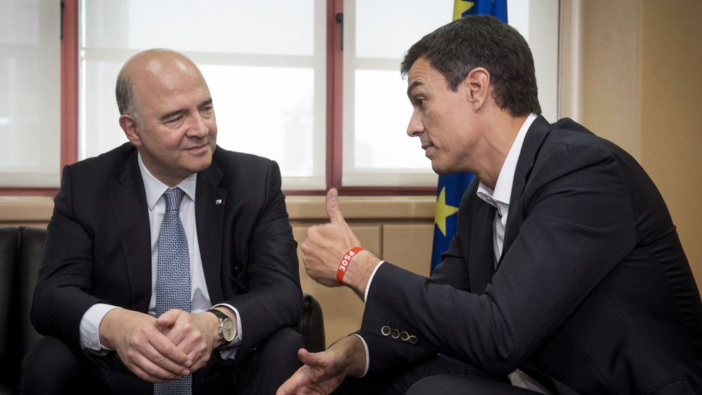 Foto: Pedro Sánchez, este jueves, en su reunión con el comisario europeo Pierre Moscovici. (EFE)