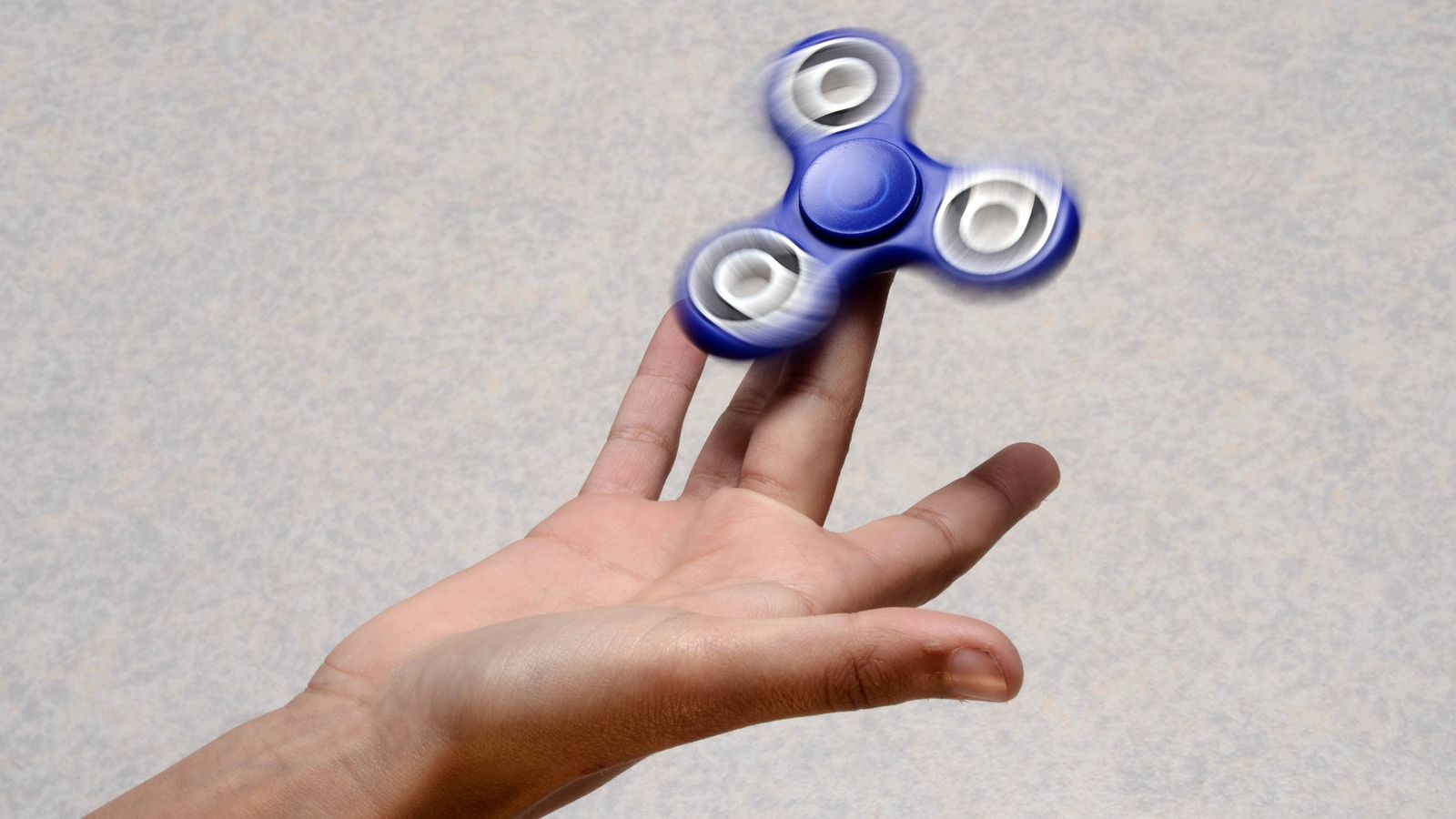 fidget-spinner-el-juguete-rey-del-recreo-que-preocupa-a-padres-y-profesores.jpg (1600×900)